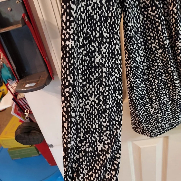 Talbots Woman Long Sleeve Black and White Faux Wrap Top in Size 2X - Picture 7 of 9